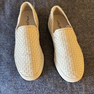 J/Slides. Women’s leather inside and out. Size 9. New.